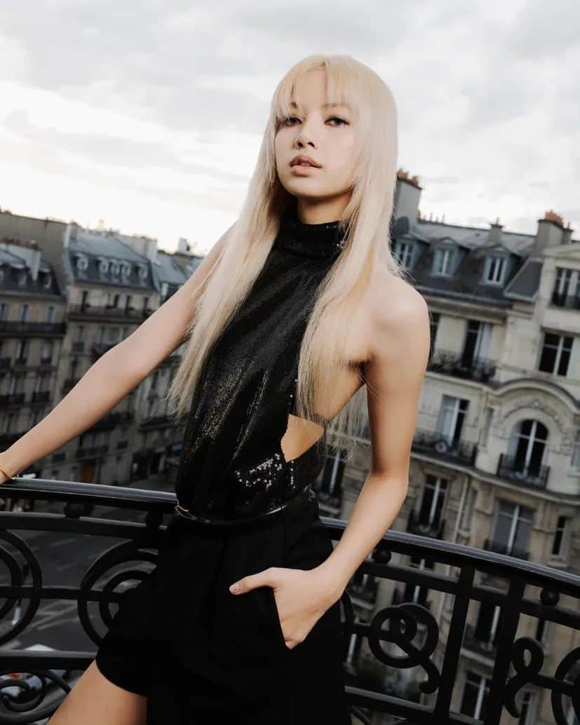 リサさんのインスタグラム写真 - (リサInstagram)「can't get over with this Lisa. 😍 . . . #LISA #LALISA #리사 #블랙핑크 #BLACKPINK #LALISAMANOBAN #LALISAMANOBAL #blackpinklisa #lisablackpink」6月28日 22時45分 - lisa.blackpink