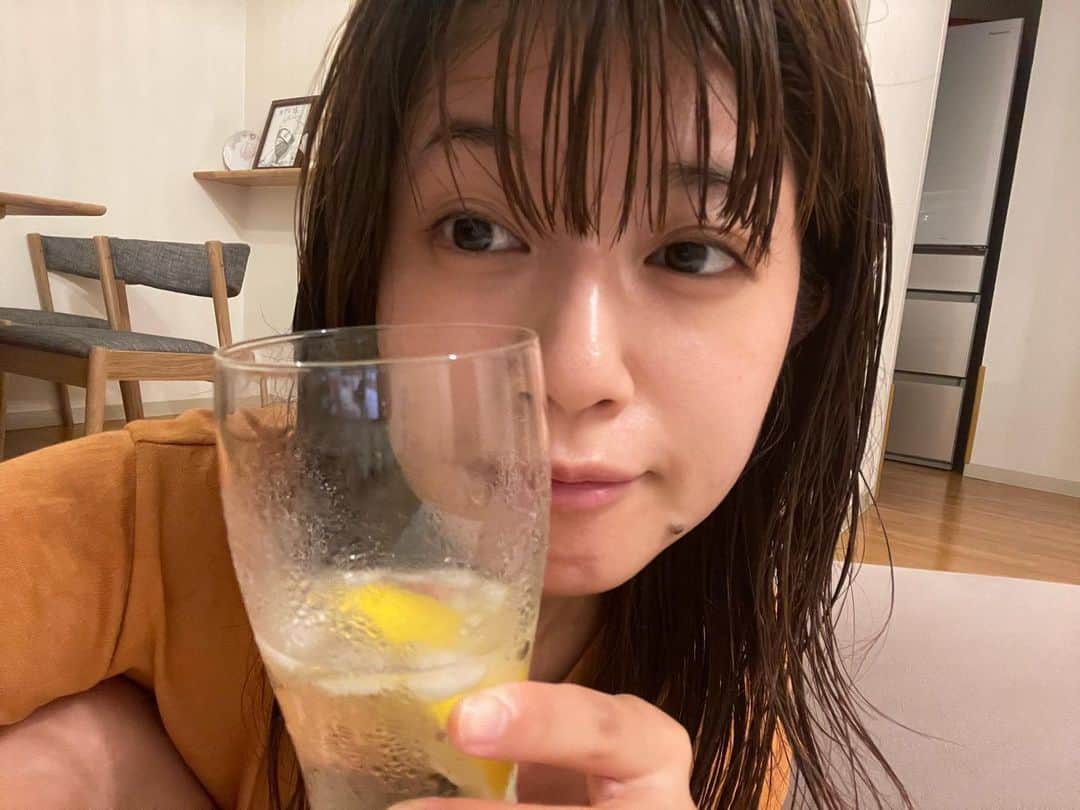 小林礼奈さんのインスタグラム写真 - (小林礼奈Instagram)「人前→家  #ONとOFF激しめ #すっぴん」6月28日 23時46分 - kobayashi_ayana0218
