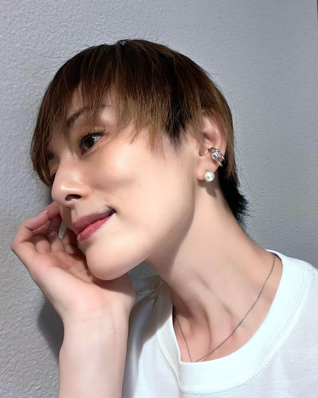 米倉涼子さんのインスタグラム写真 - (米倉涼子Instagram)「パールは私の必需品アイテムです♪ そしてコレは最近の私のお気に入り！ パールは疲れている時もお顔をトーンアップしてくれるんですって！ なんて優れものなのっ😍！ ⁡ Pearl is indispensable in my life! And this is my recent favorite! Pearl will tone up your face even when you're tired! What an excellent thing👏  @official_mikimoto  @funempire_official  #パール  #今日も1日頑張ろう」6月29日 6時49分 - ryoko_yonekura_0801