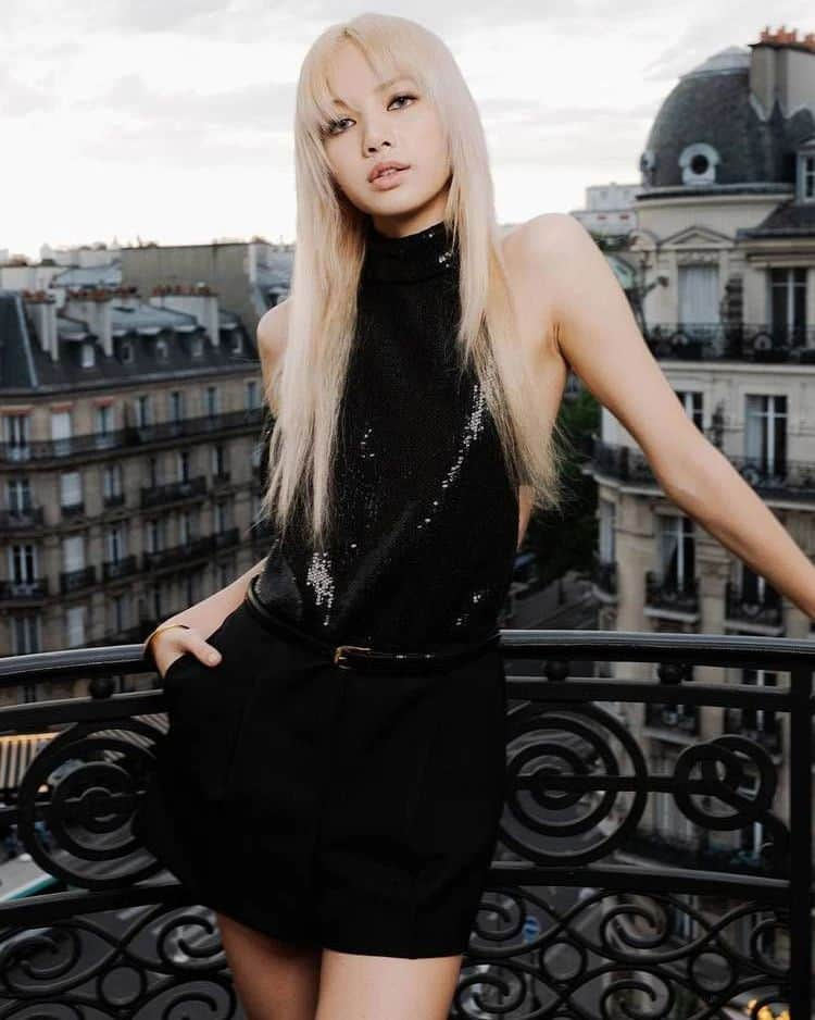 リサさんのインスタグラム写真 - (リサInstagram)「TAKE A BTS LOOK AS BLACKPINK LISA GETS READY FOR CELINE'S SS23 SHOW -@hypebae  #LISAXCELINE LALISA HUMAN CELINE #LISAatCelinePFW22 #DYSFUNCTIONALBAUHAUS  . . . #LISA #LALISA #리사 #블랙핑크 #BLACKPINK #LALISAMANOBAN #LALISAMANOBAL #blackpinklisa #lisablackpink」6月29日 11時13分 - lisa.blackpink