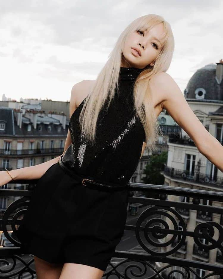 リサさんのインスタグラム写真 - (リサInstagram)「TAKE A BTS LOOK AS BLACKPINK LISA GETS READY FOR CELINE'S SS23 SHOW -@hypebae  #LISAXCELINE LALISA HUMAN CELINE #LISAatCelinePFW22 #DYSFUNCTIONALBAUHAUS  . . . #LISA #LALISA #리사 #블랙핑크 #BLACKPINK #LALISAMANOBAN #LALISAMANOBAL #blackpinklisa #lisablackpink」6月29日 11時13分 - lisa.blackpink