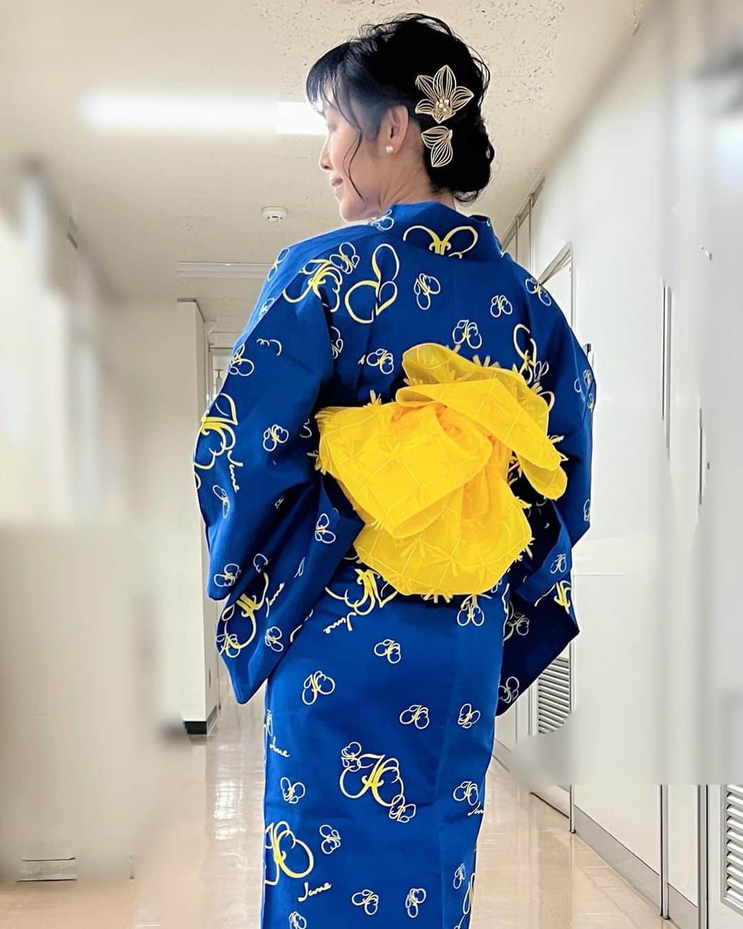 早見優さんのインスタグラム写真 - (早見優Instagram)「Beautiful summer kimono=yukata   Design by: @jane.aiko.yamano   かしの木を見立てたシンプルで涼しげなデザインの浴衣💕  #浴衣 #夏 #yukata #summer #japanese #japan」6月29日 12時24分 - yuyuhayami