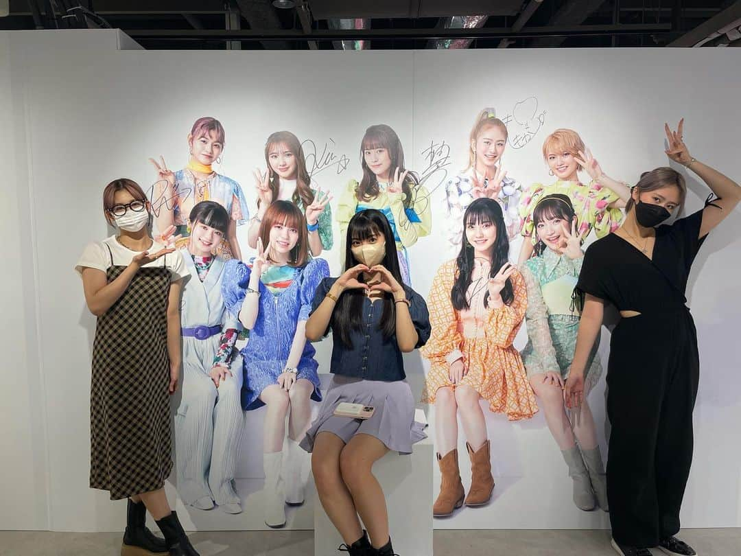 Girls²さんのインスタグラム写真 - (Girls²Instagram)「♡♡♡ HMV&BOOKS SHIBUYAで開催中の、 「Girls² Museum -3rd Anniversary-」に 本日は #隅谷百花 #菱田未渚美 #石井蘭 が お邪魔して来ました！ ⁡ イベントの開催を記念したオリジナルのグッズもありますので、皆さんもチェックして下さいね🤙🏻 ⁡ 第1弾の入場特典は7/2(土)までです！ ゲットしに遊びに来てください〜🥳 ⁡ #Girls2Museum #3rdAnniversary #Girls2デビュー3周年 #Girls2 #ガールズガールズ」6月29日 14時15分 - girls2_official