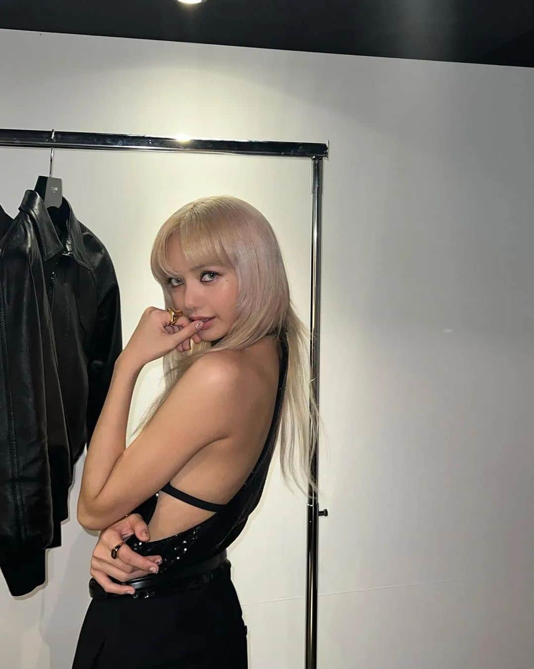 リサさんのインスタグラム写真 - (リサInstagram)「Gorgeous 😍  #LISAXCELINE LALISA HUMAN CELINE #DYSFUNCTIONALBAUHAUS #LISAatCelinePFW22. . . #LISA #LALISA #리사 #블랙핑크 #BLACKPINK #LALISAMANOBAN #LALISAMANOBAL #blackpinklisa #lisablackpink」6月29日 16時38分 - lisa.blackpink