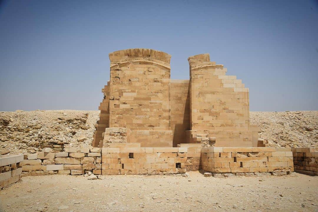 丘咲エミリさんのインスタグラム写真 - (丘咲エミリInstagram)「🐪🌵  これを期に おそらく砂アレルギーになった私。  #pyramidsofgiza  #egyptpyramids  #désert #砂漠 #エジプト旅行 #abayaegypt」6月29日 17時44分 - emiri.okazaki_official