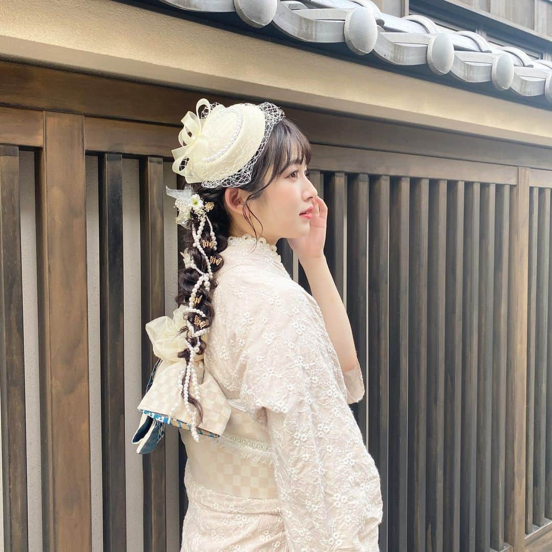 青木菜花さんのインスタグラム写真 - (青木菜花Instagram)「. . めっちゃくちゃ強風の日 🍃 髪の毛がずっと暴れてた 🤣🤣  一度ガーリーな着物も 着てみたかったんだ〜 🫶💞  みんなが今1番行きたいところは どこですか〜〜？🥰 . . #浅草着物 #浅草 #着物レンタル #着物ヘア #浅草カフェ #浅草食べ歩き #浅草着物レンタル #浅草散策 #花やしき #女の子ママ #まますたぐらむ #ママコーデ #ママライフ #ママスタグラム #一歳女の子ママ #淡色コーデ #着物コーディネート #ヘアアレンジ #instagood #instalike #l4likes」6月29日 18時41分 - nanoka_0711