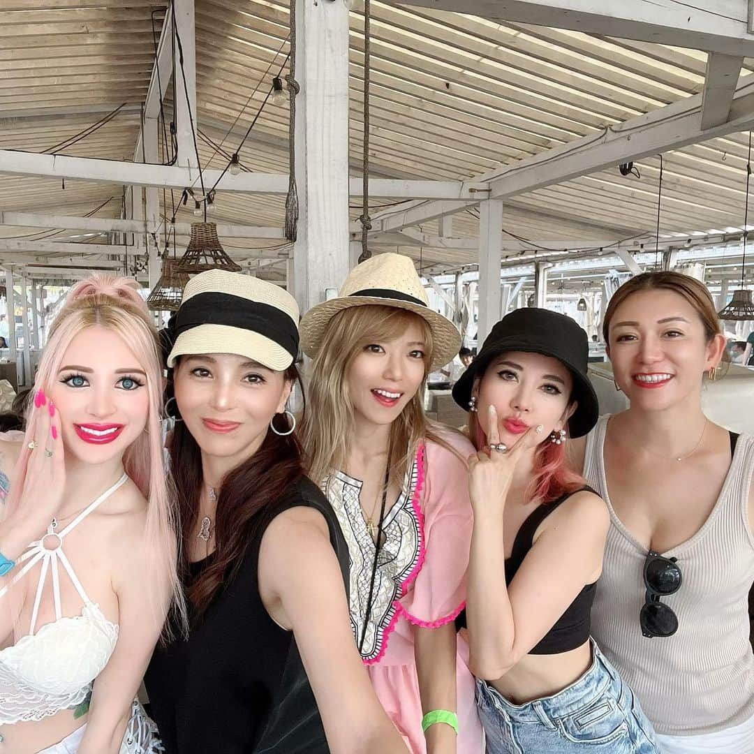 麻美さんのインスタグラム写真 - (麻美Instagram)「竹内力さん主催 「男組」BBQ🍖 . 天気も良くて🌈 めちゃくちゃ楽しかった会❣️ ． やっぱり夏っていいよね❣️ ． #ビーチバーベキュー #BBQ #bbqparty  #竹内力　さん #山本譲二　さん」6月29日 19時36分 - mami0s