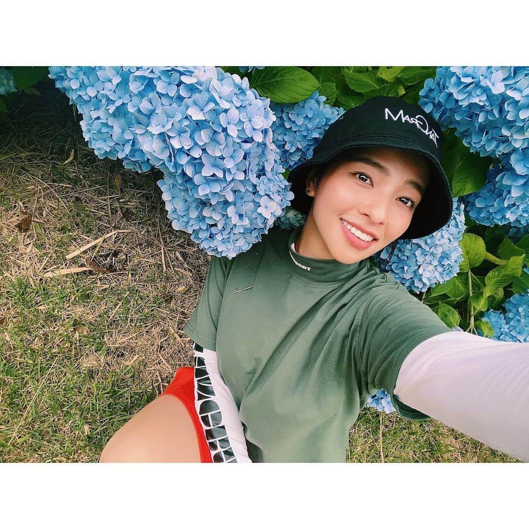 水崎綾女さんのインスタグラム写真 - (水崎綾女Instagram)「紫陽花がとっても綺麗でした❤︎  ⛳️🏌️‍♀️⛳️🏌️‍♂️⛳️🏌️‍♀️⛳️  @tangram_tokyo   #golf #photo  #photography  #ゴルフ #⛳️ #ゴルフ女子  #ゴルフ初心者 #tangram #tangramtokyo #ゴルフウェア #tangramgolf #tangramwear #紫陽花 #アジサイ #あじさい」6月29日 21時18分 - misakiayame