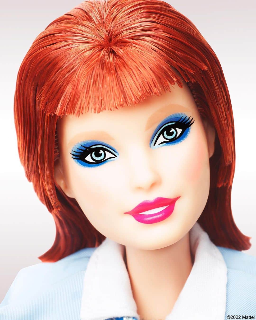 バービーさんのインスタグラム写真 - (バービーInstagram)「Introducing the David Bowie Barbie Doll, the second collectible doll honoring the ultimate pop chameleon. To commemorate the iconic look from his “Life on Mars?” music video, Barbie as Bowie wears an authentic replica of his powder-blue suit, complete with hair and makeup inspired by his ‘70s glam era. Link in bio to shop! ✨⁠ #barbie #barbiestyle」6月29日 23時51分 - barbiestyle