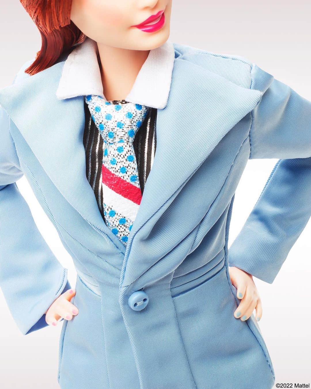 バービーさんのインスタグラム写真 - (バービーInstagram)「Introducing the David Bowie Barbie Doll, the second collectible doll honoring the ultimate pop chameleon. To commemorate the iconic look from his “Life on Mars?” music video, Barbie as Bowie wears an authentic replica of his powder-blue suit, complete with hair and makeup inspired by his ‘70s glam era. Link in bio to shop! ✨⁠ #barbie #barbiestyle」6月29日 23時51分 - barbiestyle