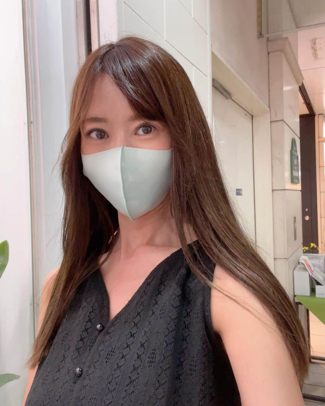 渋谷恭子さんのインスタグラム写真 - (渋谷恭子Instagram)「久々のストレートヘア💕  前髪エクステ外して カラーは #モーブアッシュ にしてみたよ😊  ずっと愛用してるヘアケアブランド@patron.tokyo   エクステとの相性も◎  紫外線によるダメージも気になるから アウトバストリートメントもしっかり！  #patron #patrontokyo #髪質改善 #エイジングケア #スキャルプケア #ダメージケア #シャンプー #トリートメント #ヘアケア #ロングヘア #ストレートロング #直毛 #猫っ毛」6月30日 7時14分 - kyoko.86