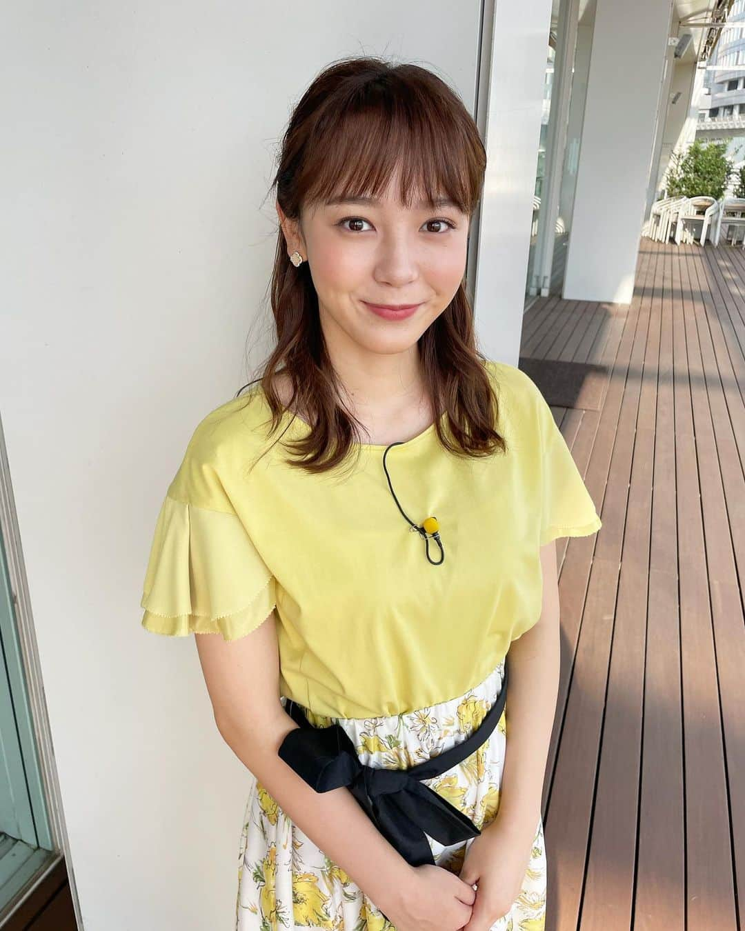 森千晴さんのインスタグラム写真 - (森千晴Instagram)「今日は屋上のデッキから💛  いつも撮ってくださる紗里さんのシャドーも入っています😙いつもありがとうございます💕 @sarisumita_ex  0630(木) トップス、ボトムス @tobechic_official アクセサリー　@galanos_official」6月30日 11時59分 - mori.chiharu