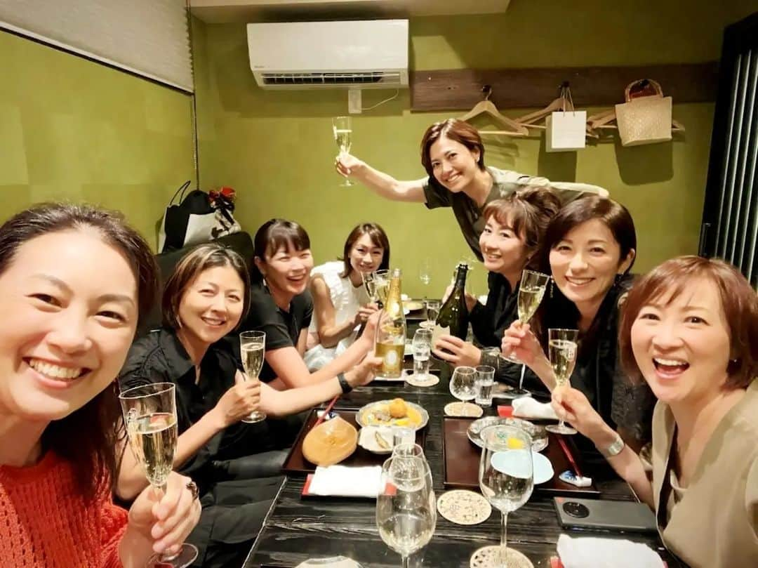 中田有紀さんのインスタグラム写真 - (中田有紀Instagram)「一時帰国中の多恵ちゃんを囲む会🥂 みんなと集まれたのが久しぶりだったからとにかく楽しくて❤ ずーっと笑ってた！！ みんな面白すぎ🤣🤣🤣 #セントフォース #centforce #元気でなにより #笑いっぱなし」6月30日 12時10分 - akinakada0508