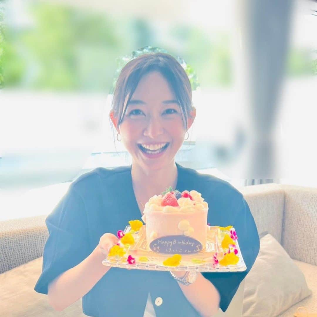 久冨慶子さんのインスタグラム写真 - (久冨慶子Instagram)「・ 今月27日に34歳の誕生日を迎えました！ 先日夫が突発性難聴になりとても心配な日々が続いていましたが、お陰様で少しずつ回復してきています。 改めて家族の大切さを感じた出来事でした。 健康第一！！ 暑い日が続いていますが皆様お身体大切にされてください✨ ＊ ＊ #家族写真 #誕生日 #私の宝物たち」6月30日 18時02分 - keiko0hisatomi