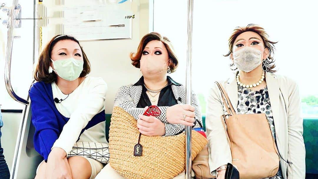 ミッツ・マングローブさんのインスタグラム写真 - (ミッツ・マングローブInstagram)「JR横浜線鴨居  初めてフル女装で地元駅に降り立つ。  久しぶりに悪いことしてる気持ちになって新鮮だった。  背徳感こそ女装の醍醐味。  #女装産業ビューロー #肉乃小路ニクヨ @nikunokouji294  #ダイアナエクストラバガンザ @diana_extravaganza」6月30日 20時07分 - mitz_mangrove