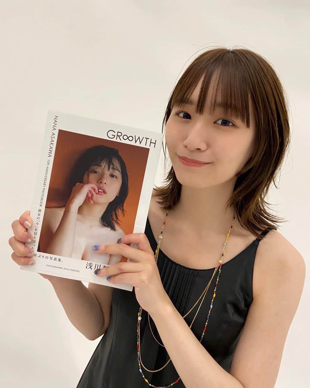 浅川梨奈さんのインスタグラム写真 - (浅川梨奈Instagram)「#GROWTH∞  無事発売しました！ お手にとってくださった皆様ありがとうございます。  たくさんの方に届きますよーにっ。」6月30日 20時30分 - asakawa_nana