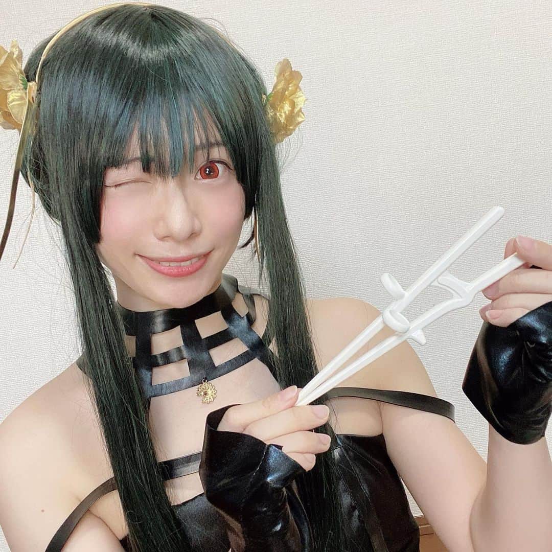 天津いちはさんのインスタグラム写真 - (天津いちはInstagram)「エジソンのお箸20周年おめでとうございます🎉 私も発信活動を始めてから指摘にて自分の箸の持ち方が良くないことに気付き、2年ほど前から使っています！ かなり癖が直ってたと思うので今度披露できたらと思っています😉🥢  お箸の持ち方は気にされる方も多い部分かと思うので、何歳であっても美しく持てた方が良い！と思っています。 これから橋の持ち始める方はもちろん、 以前の私の様に自己流の持ち方が癖になってしまっている大人の箸の持ち方の矯正にもおすすめです🥢  PR @official_edisonmama #トレーニング箸 #しつけ箸 #お箸の練習 #お箸トレーニング #育児グッズ #エジソンのお箸 #トリドリベース #エジソンママ #お箸の練習 #エジソンのお箸20周年」6月30日 20時46分 - ichichiha