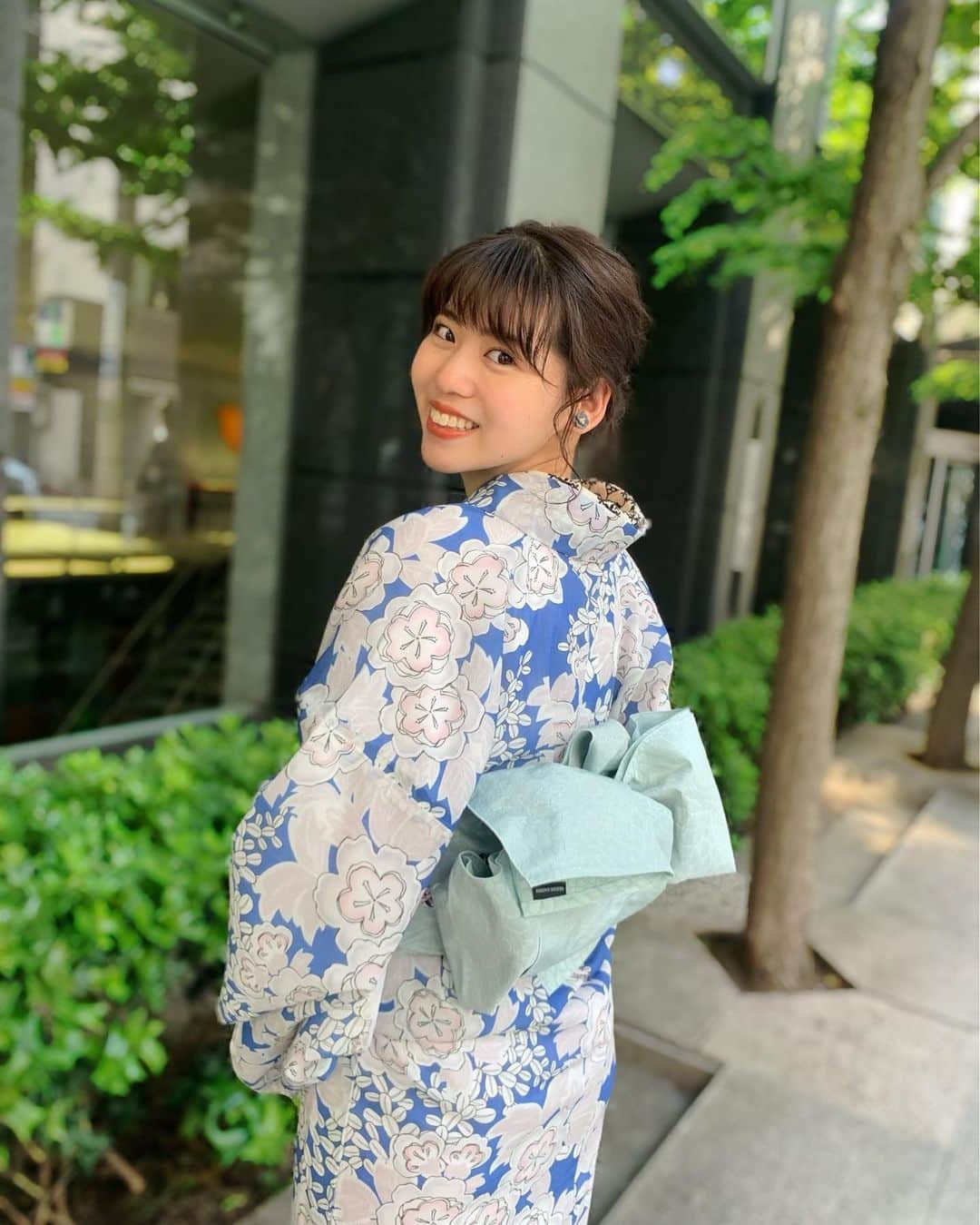 林莉世さんのインスタグラム写真 - (林莉世Instagram)「半衿のレースがお気に入り❣️ 全体は青系でまとめてみました！  #着物#きもの#キモノ#着物コーデ#着物でお出かけ#林莉世#アナウンサー#フリーアナウンサー#女子アナ#浴衣#着物ヘアアレンジ#着物後ろ姿#kimono#kimonostyle#kimonofashin #東京キモノショー#東京キモノショー2022#兵児帯#兵児帯結び方#半衿#半衿で楽しむ」6月30日 20時51分 - rise_hayashi