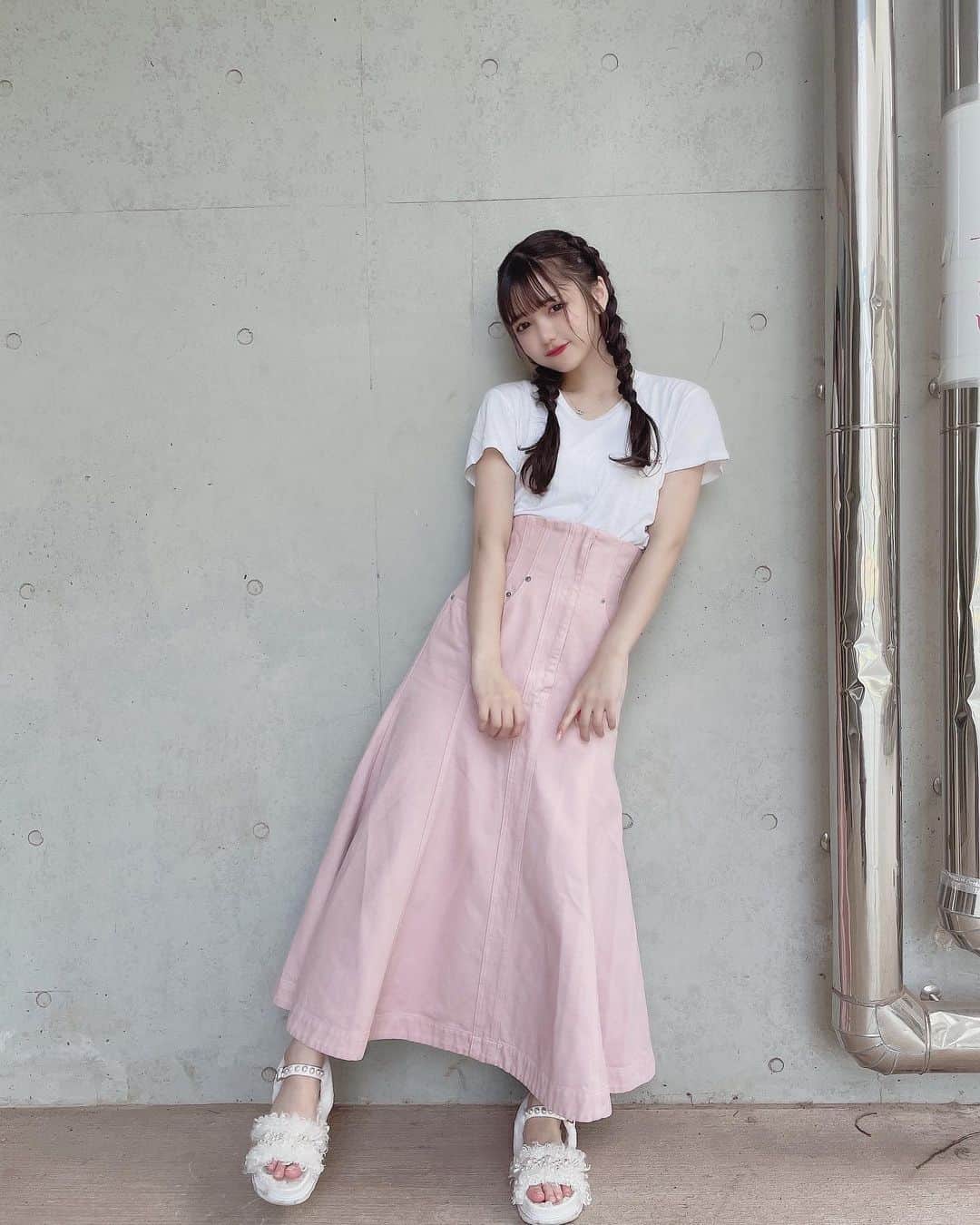 津代美月さんのインスタグラム写真 - (津代美月Instagram)「.  スカートと靴は @furfur_official やよ ^.灬.^🎀！   エクステは今回も @luxen_kohin さん ！ 下ろしてることが多いいからか  いつもバレんくらい馴染むの最強なの   ヘアアレは @yamatoyu さん🥛  #FURFUR #エクステ」6月30日 22時16分 - __tsushiromizuki