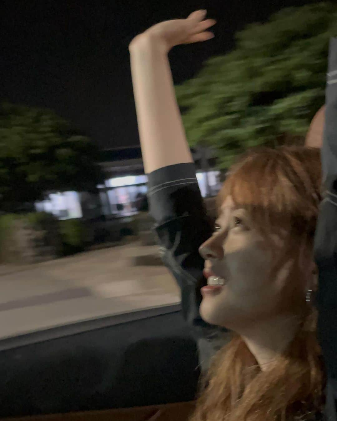 コ・アラさんのインスタグラム写真 - (コ・アラInstagram)「#Convertible 💕#바람#좋아#자연#좋아 🙏🥰💕」6月30日 23時25分 - ara_go_0211