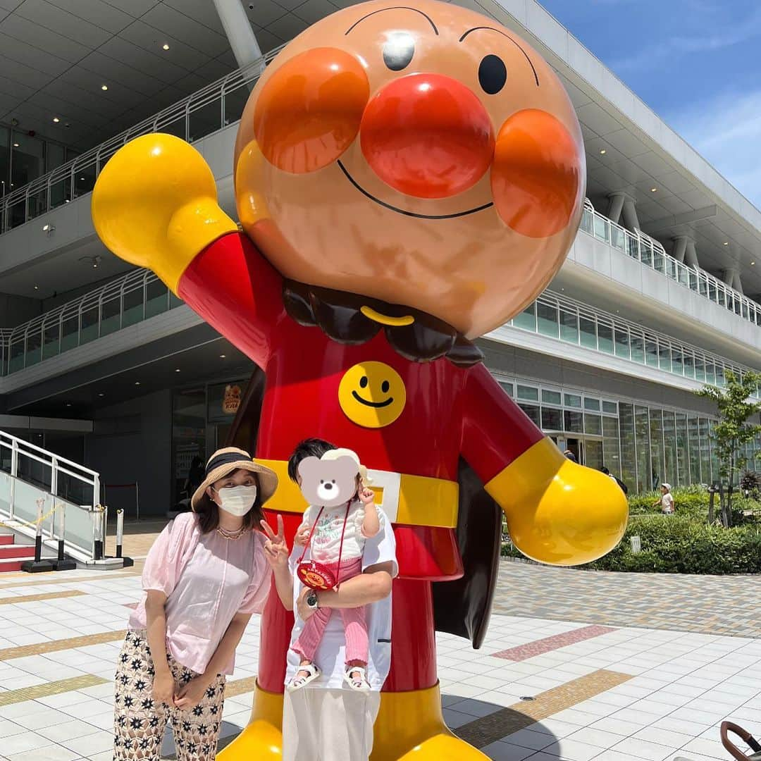 菊地亜美さんのインスタグラム写真 - (菊地亜美Instagram)「. 少し前に念願のアンパンマンミュージアムデビュー🥰🌈  近いからすぐ行けるんだけど、せっかくだったら娘がアンパンマン大好き大好きー！！な時期に行きたいと思って平日夫婦揃って休みの日を狙っていたの😎✌️  案の定テンション爆上がりで、楽しすぎた🤍  この日のYouTube撮ったので、今日の夜upされます🤣💓 よかったらみてね🥹」7月1日 12時09分 - amikikuchi0905