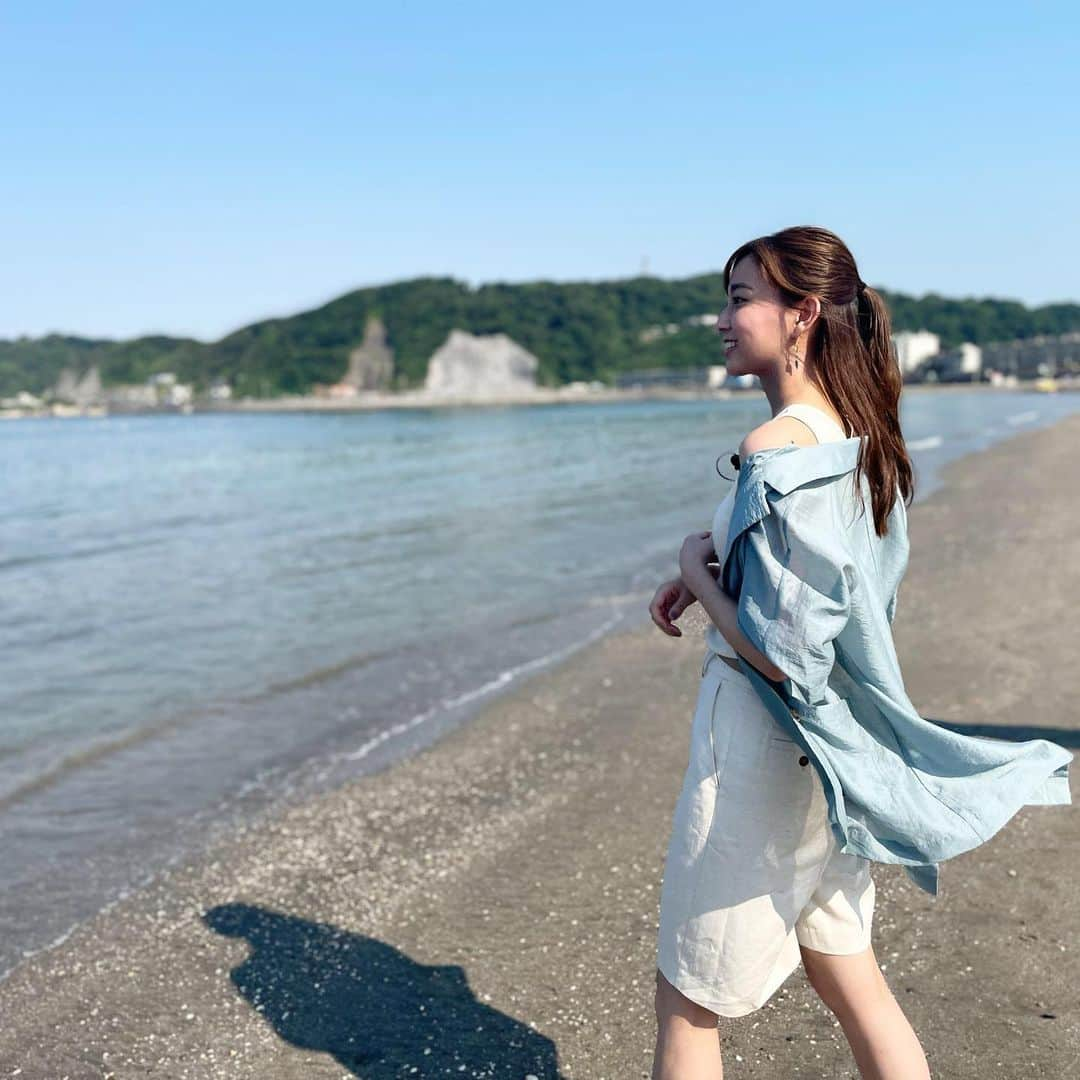 間瀬遥花さんのインスタグラム写真 - (間瀬遥花Instagram)「. 今朝のZIP!は、海開き直前の逗子海水浴場から生中継🏖 . . 雲一つない晴天と夏本番の陽射しで、 これ以上ない絶好の日になりました！ . 熱中症対策と感染対策を万全にして、 夏のレジャーを楽しみましょう☀️ . . 衣装 shirt, inner and pants… @theshoptk_official  . . . #zip #生中継 #海開き #海開き2022 #逗子 #逗子海岸 #逗子市 #逗子海水浴場 #逗子海岸ウォーターパーク #海の家 #海水浴 #海水浴場 #海岸 #海 #theshoptk」7月1日 14時44分 - maseharu_929