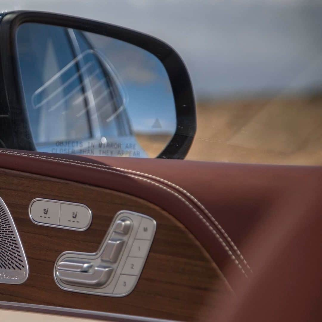 メルセデス・ベンツさんのインスタグラム写真 - (メルセデス・ベンツInstagram)「Indulge in the luxury of the Mercedes-Maybach GLS 600. The designo Exclusive Leather Package adds even more refinement, with the dashboard and window frames trimmed in the finest nappa.  📷 @capitolsunset for #MBphotopass via @mercedesbenzusa  via @mercedesmaybach  #MercedesMaybach #GLS #SophisticatedLuxury  [Mercedes-Maybach GLS 600 4MATIC | WLTP: Kraftstoffverbrauch kombiniert: 13,4–13 l/100 km | CO₂-Emissionen kombiniert: 305–296 g/km | mb4.me/DAT-Leitfaden]」7月1日 15時00分 - mercedesbenz