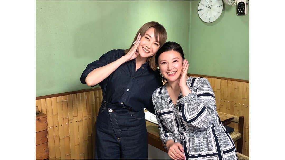 観月ありささんのインスタグラム写真 - (観月ありさInstagram)「【出演情報】 本日夜7時〜 フジテレビ「爆買い☆スター恩返し」 出演致します！  地元である練馬区・大泉学園で お世話になってきた方々や地元の皆さんに恩返しをすべく、爆買いロケに行ってきました✨  同級生にも登場してもらい、 助っ人ゲストにも松下由樹さん、親友の島崎和歌子さんが駆け付けてくれました😄 久しぶりに会えた皆さんと地元練馬区で！ 楽しかったです😁✨  是非ご覧くださいね😊  #フジテレビ #CX #爆買いスター恩返し #練馬区 #大泉学園 #松下由樹 さん #島崎和歌子 さん #観月ありさ」7月1日 15時24分 - alisa_mizuki