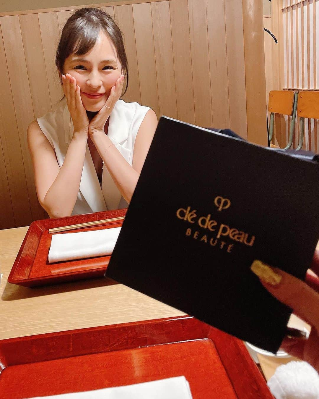 Yuriyaさんのインスタグラム写真 - (YuriyaInstagram)「幸せすぎる誕生日月でした😭❤️ こんな私を幸せにしてくれてるみんなを、私がいることでも幸せにしたいと思いました💐 いつもどんな時もそばにいてくれる人たちありがとう❤️‍🔥 #happybirthday」7月1日 17時48分 - yuriya_michelle