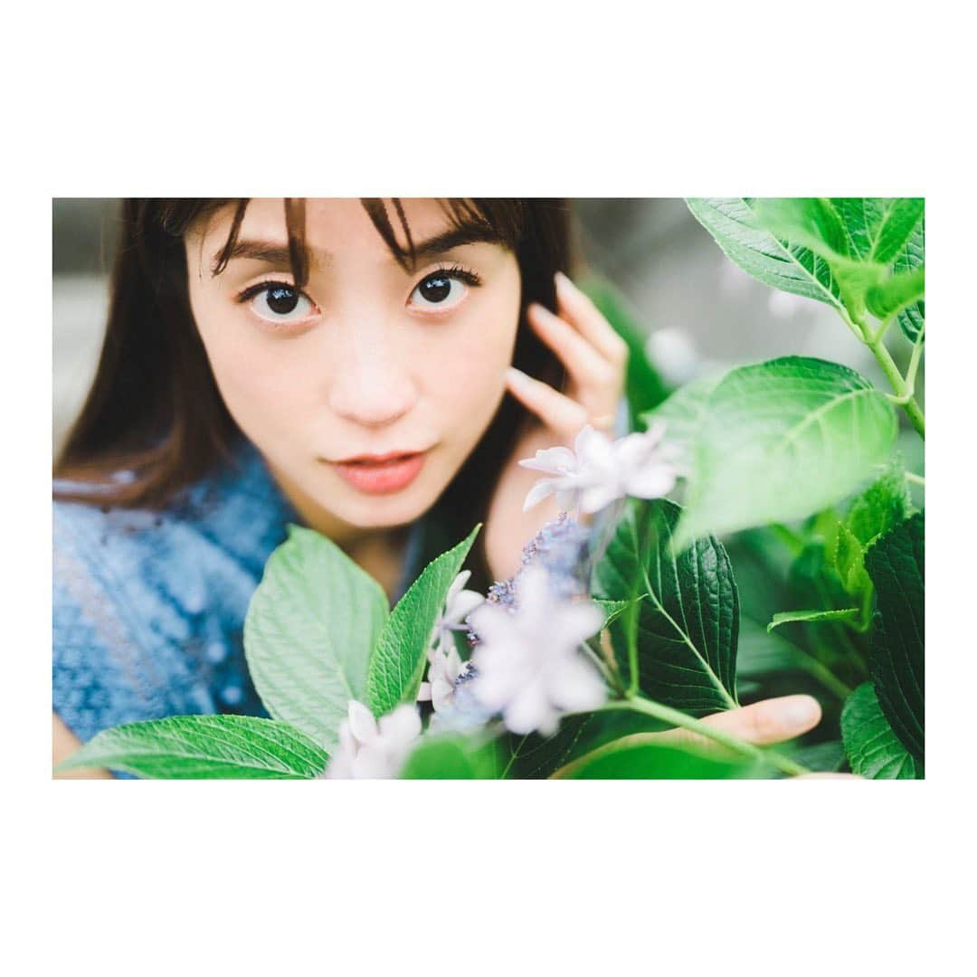 岡副麻希さんのインスタグラム写真 - (岡副麻希Instagram)「. きょうから７月🌞🌈💛 下半期もげんきに、 おだやかに過ごせますように♡ ⁡ ⁡ セントフォース×ザテレビジョンの連載 museの素顔でインタビューしていただきました ⁡ 東京の大学を目指そうと思ったきっかけから 私なりにがむしゃらに働いた時期 それから今に至るまでの転機、 結婚して静岡県に移住してがらりと変わった環境での生活 などをお話しさせていただきました🌻 ⁡ ⁡ 28枚も載せてくださったフォトギャラリーも 併せてご一読いただけたら嬉しいです☺️ カメラマンさんが同じ関西出身の同世代で とっってもうれしくなりました！💛 ⁡ ⁡ https://thetv.jp/news/detail/1090899/ ⁡ ⁡ #museの素顔 #ザテレビジョン #セントフォース #2022夏 ⁡」7月1日 19時09分 - maki_okazoe_official