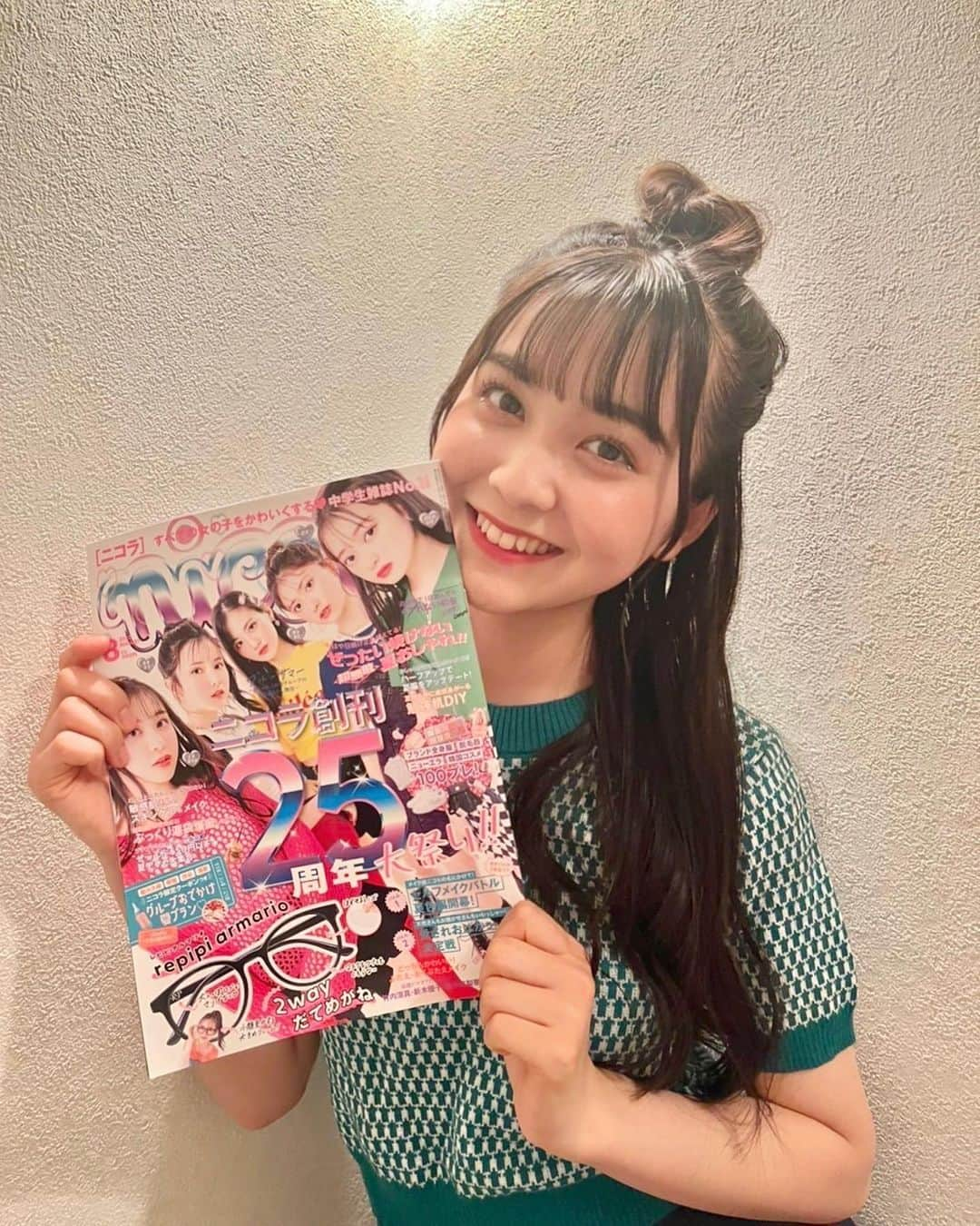 佐藤菜月海さんのインスタグラム写真 - (佐藤菜月海Instagram)「. ニコラ8月号発売されました💜  なんと今回の号で初表紙を飾らせて頂きました😭💞  ニコラ25周年という記念号で 表紙を飾る事ができてとっても嬉しいです🥹  いつも応援して下さる皆さんのおかげです☺︎❤︎ 本当にありがとうございます🌼  今月は25周年ということで豪華な企画がたくさん！！  付録はレピピアルマリオ2wayだてめがねです！  皆さんゲットして下さい！！  #ニコラ #nicola #ニコモ #ニコラモデル #ニコラ8月号発売中  #初表紙 #佐藤菜月海 #ナツミ #０7 #スターダストプロモーション」7月1日 20時29分 - natsumi_sato814official