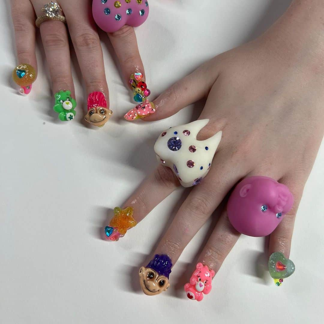 Mei Kawajiriさんのインスタグラム写真 - (Mei KawajiriInstagram)「@kristenvbateman dolls hands💖❤️🍰🍭🍬 #nailsbymei」7月1日 23時49分 - nailsbymei