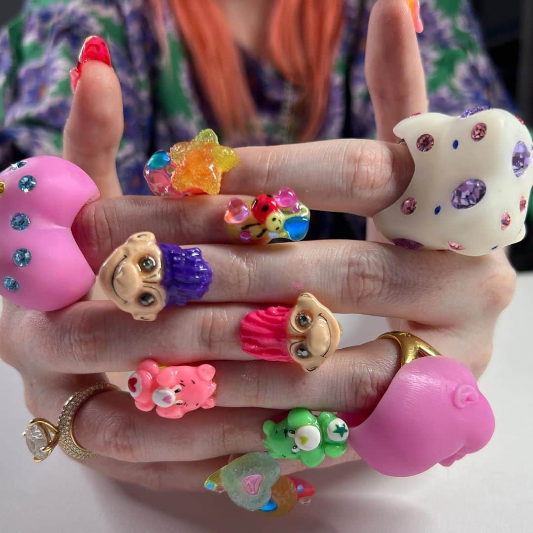 Mei Kawajiriさんのインスタグラム写真 - (Mei KawajiriInstagram)「@kristenvbateman dolls hands💖❤️🍰🍭🍬 #nailsbymei」7月1日 23時49分 - nailsbymei