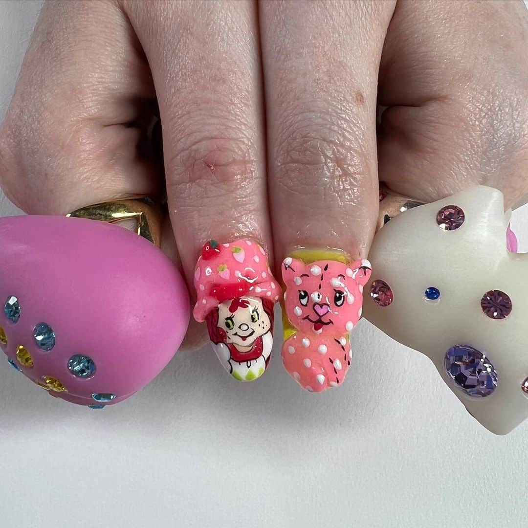 Mei Kawajiriさんのインスタグラム写真 - (Mei KawajiriInstagram)「@kristenvbateman dolls hands💖❤️🍰🍭🍬 #nailsbymei」7月1日 23時49分 - nailsbymei