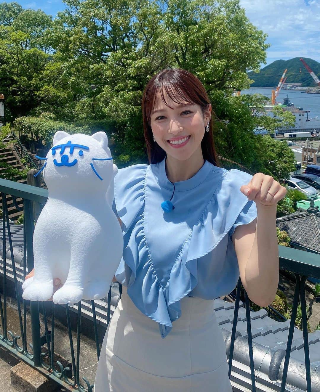 鷲見玲奈さんのインスタグラム写真 - (鷲見玲奈Instagram)「. このあと5時半からはズムサタ✨ 今週もよろしくお願いします☺️  今回、福山雅治さんに会いに長崎まで行ってきました✈️  長崎の地方創生プロジェクトについて、クリエイティブプロデューサーの福山さんにお話を伺ってきましたよ！！  小雨予報が、晴れ女を発揮し快晴でした！ 眩しすぎて目つき悪いと思いますが、お許しください🙇‍♀️  その他にもニュースやエンタメなど盛り沢山なので、ぜひご覧下さい😌  #ズムサタ #ズームインサタデー」7月2日 3時54分 - sumi__reina