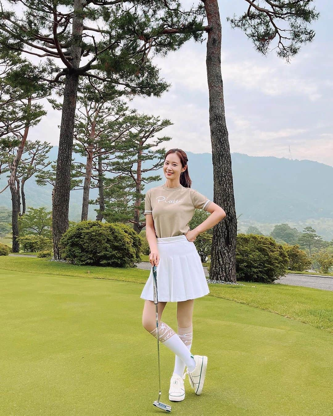 ユリ さんのインスタグラム写真 - (ユリ Instagram)「healing 🏌🏻‍♀️⛳️  #ad #피레티#piretti#프리미엄골프웨어」7月2日 7時39分 - yulyulk