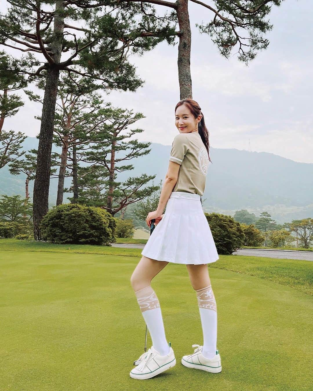 ユリ さんのインスタグラム写真 - (ユリ Instagram)「healing 🏌🏻‍♀️⛳️  #ad #피레티#piretti#프리미엄골프웨어」7月2日 7時39分 - yulyulk