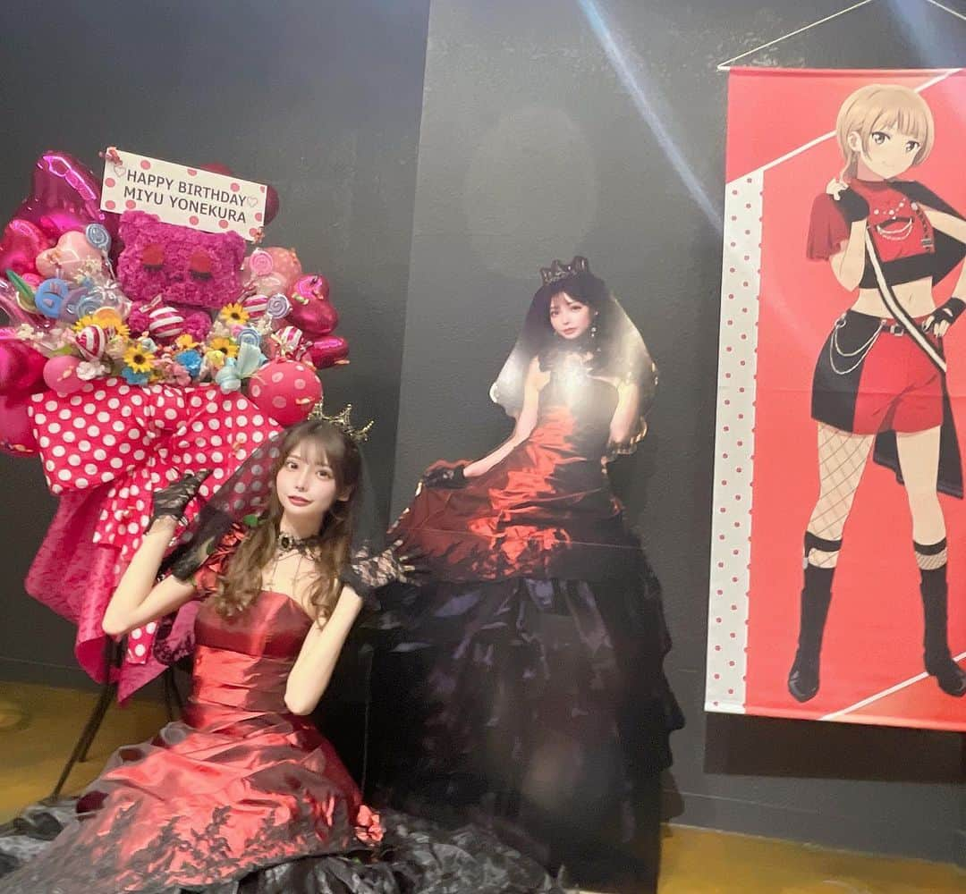 米倉みゆさんのインスタグラム写真 - (米倉みゆInstagram)「みんなからもらったサプライズ🥺🎀💕世界一幸せ者です🥰 · (二枚目) ヘアメイクは渋谷のアリエスに行ったよ~！ めためた可愛いから見て欲しい！ ヘアリボンやってみたかったんだ~🥺🎀🥺🎀🥺🎀かあい · · 15分くらいで終わって 助かった😭😭 ラメスプレーもかけてもらって キラキラ🌟 · よくリボンを頭にあむやつ？ も今度やってみたいな~💕💕 · · · · · · #ヘアセット #ヘアメイク #編み込み #ハーフアップ #量産型女子 #量産型ヲタク #アリエス渋谷駅東口店 #渋谷ヘアセット #エクステ #エクステアレンジ #ロングヘア #ロングヘアアレンジ #ヘアアレンジ #ヘアスタイル #巻き髪 #誕生日サプライズ #誕生日飾り付け #生誕祭 #ドレス #フラワースタンド #等身大パネル #撮影会 #アイドル #birthday #happybirthday #love #dress #party #flower #photo PR」7月2日 8時14分 - yone__miyu630