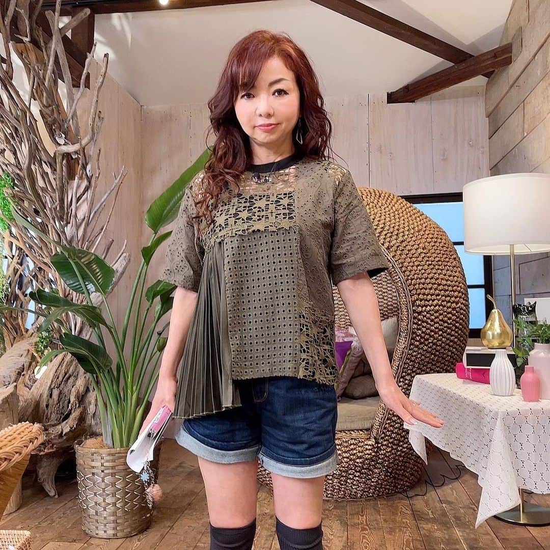 モモコさんのインスタグラム写真 - (モモコInstagram)「真夜中市場＋ 毎週金曜日の夜中のハイヒールの通販番組です‼️ 4月にリニューアルして、インスタでも発信しています。 こちらの方も宜しくお願いします😆✨ @mayonakaichiba_plus  今回配信のYouTubeは、ニセコに行った時の美味しい物たくさん紹介してます😊✨  #ハイヒールモモコ #👠 #👠🍑 #CHANEL #シャネラー #グルメ #アメブロ  #YouTube #モモコ新聞 #ニセコ #美味しい物 #坐忘林 #モリエールモンターニュ #オリヴィオ #マッカリーナ #札幌魚河岸五十七番寿し #真夜中市場 #真夜中市場プラス #オススメ商品 #通販」7月2日 12時53分 - highheel_momoko