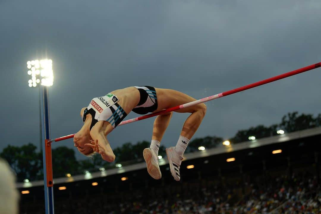 エレナー・パターソンさんのインスタグラム写真 - (エレナー・パターソンInstagram)「My first Diamond League win :)) Stockholm you never disappoint, thankyou for having me @bauhausgalan @diamondleagueathletics what a night of athletics 🤩 It was wonderful to be back competing.  So so excited that my next stop is World Champs in Eugene 🥰🥳🤪🚀😝   Is the last pic action shots of warm up or us posing??? @chiammmmonte @alexstewart81」7月2日 13時58分 - eleanorpatterson