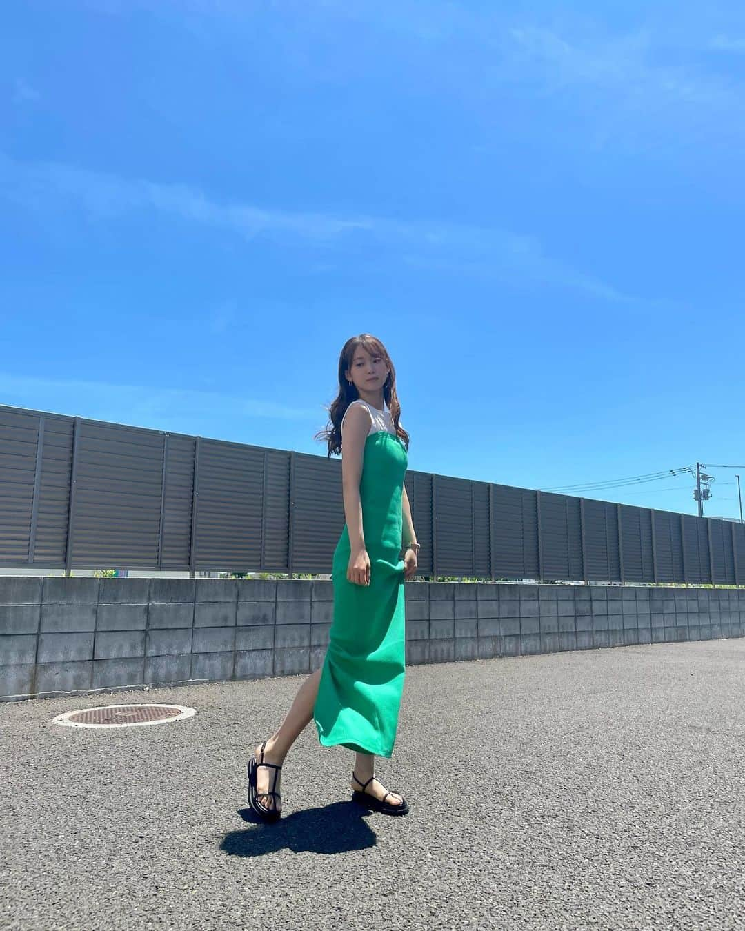 芹澤優さんのインスタグラム写真 - (芹澤優Instagram)「・  💚  夏に着るグリーン可愛い💚 色味も超鮮やかでさらっと着れて最高！！  でも今日はお祭りの一本きゅうりと色被りしてしまったよ。笑  ワンピース： @amail_official   #仙台公演もありがとうございました #これで14公演目 #ラストは追加公演の埼玉ファイナル #ツアー終わっちゃううう」7月2日 22時08分 - seriko_is_no.1