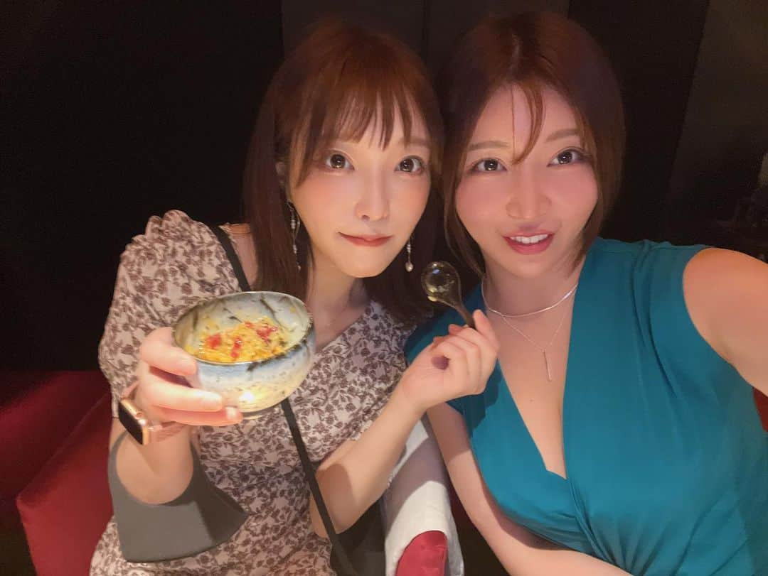 古河由衣さんのインスタグラム写真 - (古河由衣Instagram)「グラドルお肉会してきた💗🍖大好きな肉しゃりさんで🥰みんな食べるの大好きなメンバーだから、 ボリュームたっぷりの肉コース料理もぺろりと平らげて、楽しくお話ししてあっという間でした😘🥂  肉ももちろん美味しいけどTKGも美味しかった🥺🥚 メニューが前と変わってて、何回来ても飽きないスペシャルなお店🥳✨  またゆっくり4人でごはんしたり遊びたいなあ🫶🙌  みんなもお友達や大切な人と素敵な休日を過ごしてね🤭  #お肉 #肉しゃり #黒しゃり #麻布十番グルメ #港区グルメ #エステプロラボ #女子会 #グラビアアイドル　#グルメ  #肉食女子」7月2日 22時13分 - furuyuistagram