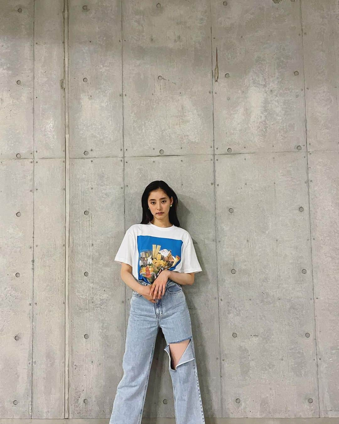 新木優子さんのインスタグラム写真 - (新木優子Instagram)「私服  T-shirt : @karin_works_  denim : @rokhofficial  shoes : @repettoparis  earring : @snidel_official」7月2日 23時29分 - yuuuuukko_