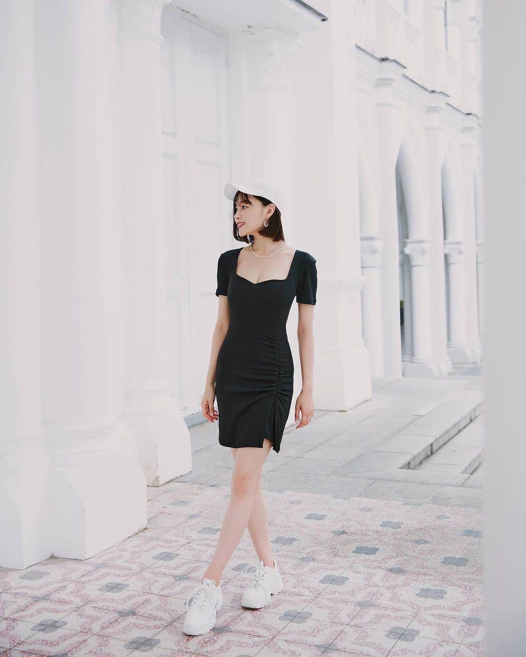 吉澤遥奈さんのインスタグラム写真 - (吉澤遥奈Instagram)「🕊  @valmuer_official  ・ ・ デコルテラインに女性らしさがあって可愛い💛  カジュアルスポーティーに着れる ミニワンピ🥰  #fashion #cap #ワンピースコーデ」7月3日 7時42分 - _haru.0320