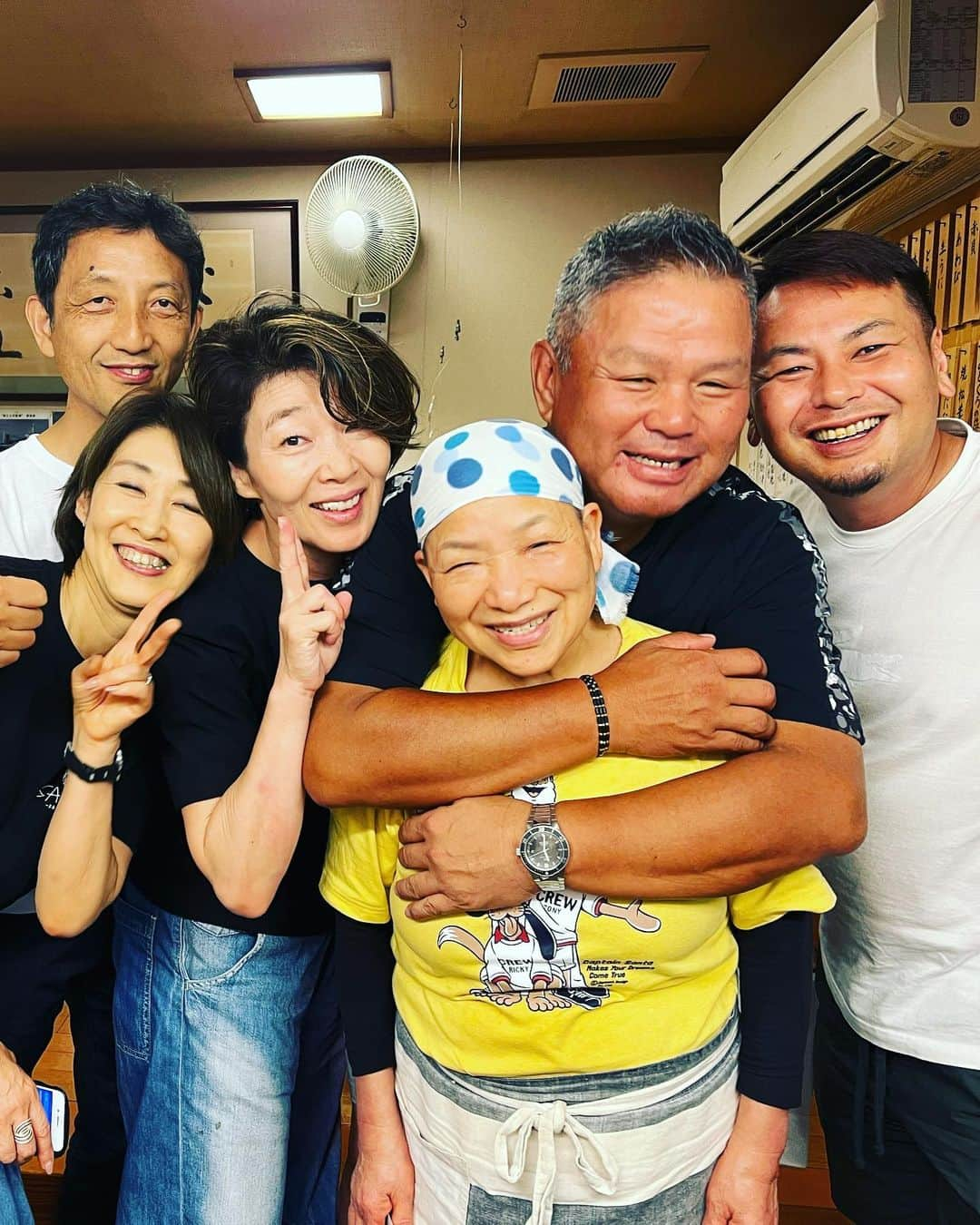 金村義明さんのインスタグラム写真 - (金村義明Instagram)「今夜は、加古川株式会社ユニバルの 横山社長夫婦と、肉の山喜の前田君らと 行きつけキャベツで オープンラスト、何食べても美味い😋 当然飲み過ぎてまう！ ヘレステーキからトリガイから、焼き穴子から　一流割烹料理屋に負けない味 オカン遅くまで有難うございました」7月3日 8時30分 - yoshiaki_kanemura