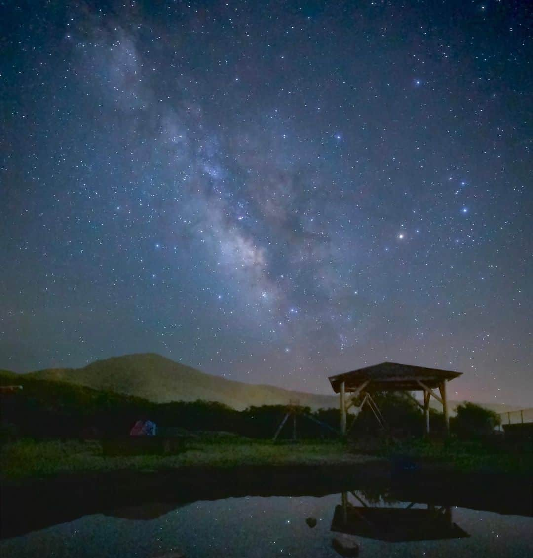 太田景子さんのインスタグラム写真 - (太田景子Instagram)「今朝もサンデーLIVEをご覧いただきありがとうございました😊  台風４号の進路が心配ですね😥 それほど勢力は強くありませんがダラダラ続く雨や局地的な大雨に注意です⚠️  今年はほとんどの地域が梅雨明けして迎える七夕ですが、この台風の影響もあり天の川は見えるかどうか微妙なトコロです…🎋  実は七夕に合わせて天の川の写真をご紹介しようと思って準備していたのですが叶わず！フォロワーさんだけの特別公開になりました😉🌟 フルサイズの画像はTwitterに投稿しておきますのでぜひご覧ください😊❤️ 東京都内でこんな素敵な星空が見られるなんて信じられません😌🌌  #台風 #大雨 #七夕 #天の川 #神津島 #テレビ朝日 #サンデーlive #ゴーちゃん #お天気中継 #気象予報士」7月3日 9時42分 - keiko_ota1121