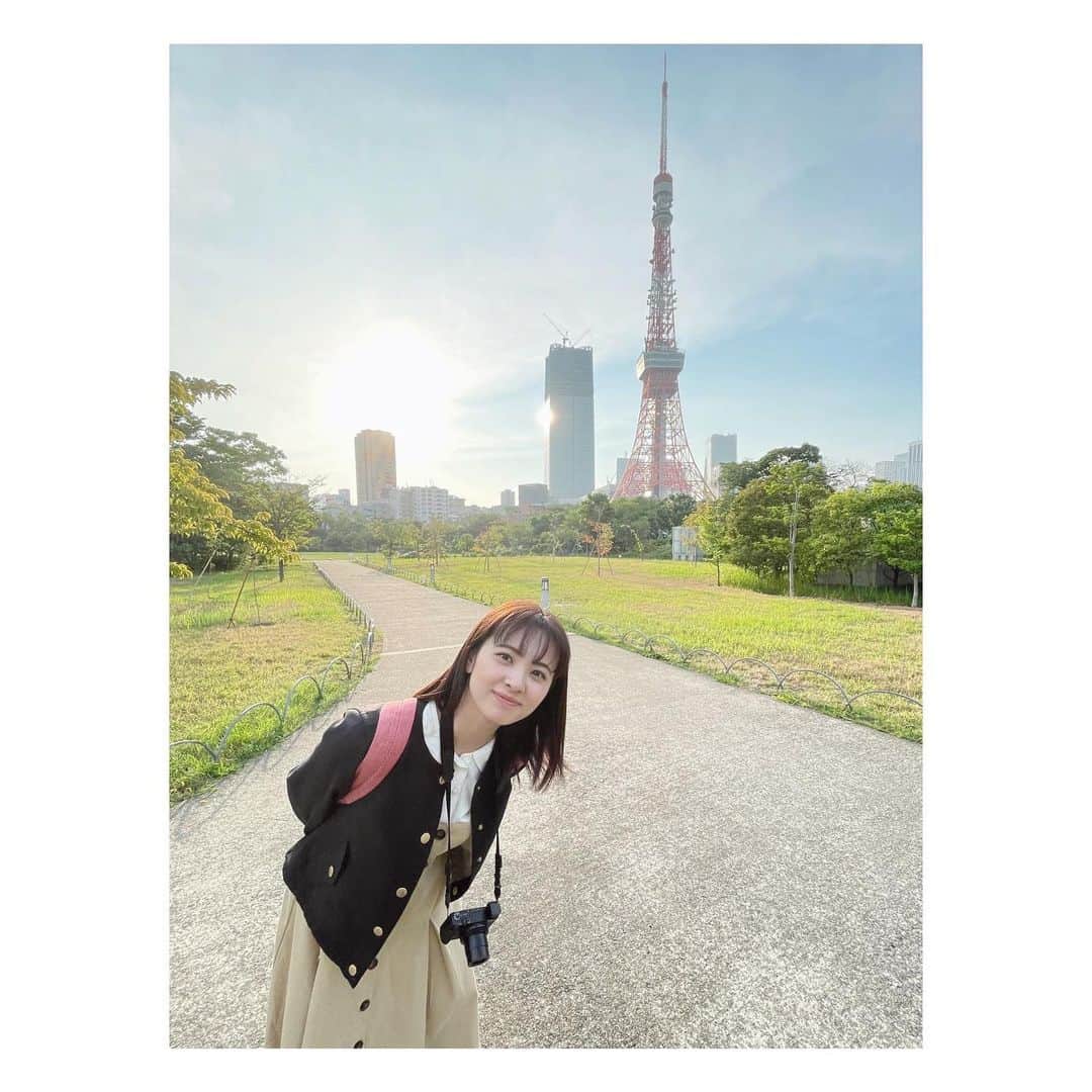 河出奈都美さんのインスタグラム写真 - (河出奈都美Instagram)「. なつ散歩再開withカメラ📸  少し前ですが、マイカメラを持って 6月のあじさいを撮ってきましたよ 麻布エリアと、東京タワー周辺を父と👣  ピント合わせのテストで適当に撮った写真が 案外いい感じになることもあると知った😌  #なつ散歩シリーズ #第2弾 #あじさい探しの旅 #手のひら #レタッチもしてみたよ #日本テレビ #アナウンサー #河出奈都美  #カメラ#カメラ女子#デジカメ撮影 #東京タワー#芝公園 #散歩#さんぽ#おさんぽ #あじさい#紫陽花#アジサイ」7月3日 15時40分 - kawade_natsumi