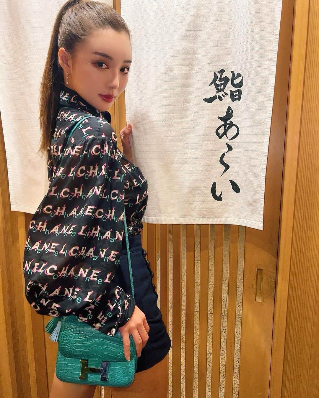 濱野りれさんのインスタグラム写真 - (濱野りれInstagram)「"Sushi Arai" in Tokyo Directly from Haneda Airport to Ginza!  Sushi Arai is one of Sushi representing Japan. I'm so happy to have many people celebrate! Thank you for having me🥰  . 空港✈︎そのまま銀座の"鮨あらい"へ 日本着いて一番最初に食べるのがあらいさんなんて贅沢すぎました🥺🫶 沢山お祝いしてくれてありがとうございました🥺✨ あらいさん4年ぶりに食べたけど、ささった🥺また行きたいな  #sushi #sushiarai #ginzagourmet #tokyoeats #tokyogourmet #鮨あらい #銀座グルメ #超予約困難店 #東京グルメ #銀座」7月3日 16時35分 - riregram