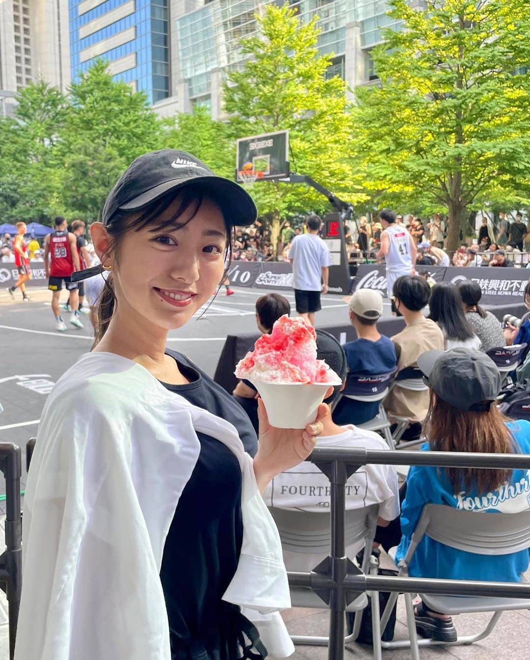 白戸ゆめのさんのインスタグラム写真 - (白戸ゆめのInstagram)「🏀 . 3×3見に行ってきた〜✨ ちょうど親友がチアしてるチームの ホーム戦と言うことで めちゃめちゃ盛り上がってました🔥 . 実は、かれこれ私は 彼女のファンを約9年しております😍 同期であり、理解者であり、憧れでもあるのです🙋‍♀️ この日もかっこよかった、、、💗」7月3日 17時13分 - yumeno.s_