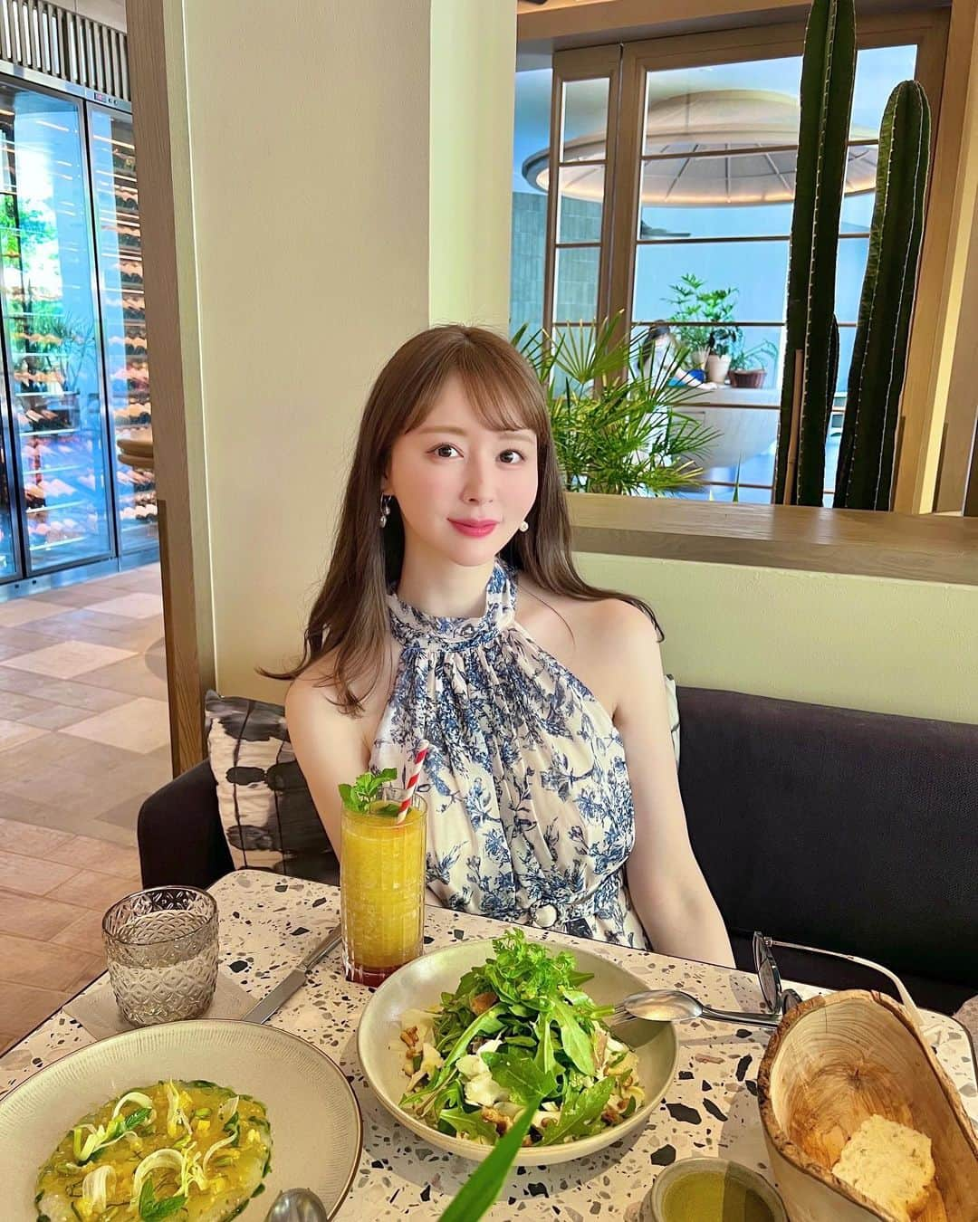 ayakoさんのインスタグラム写真 - (ayakoInstagram)「Capella Singapore🏖🇸🇬 ご飯もおいしくてプールもお部屋も最高でとっても癒された💛 またいきたい🥥💖  #capella #capellasingapore #シンガポール旅行 #シンガポールグルメ #シンガポール🇸🇬 #海外旅行 #プールサイド #ココナッツ」7月3日 18時25分 - ayapooh_22